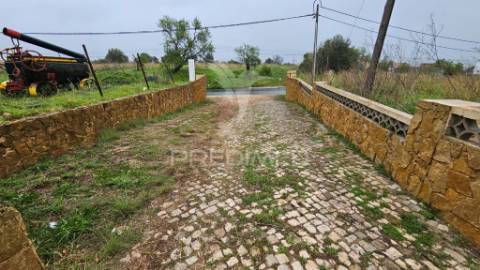 Moradia com espaço comercial