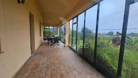 Moradia com espaço comercial