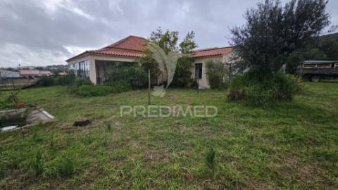 Moradia com espaço comercial