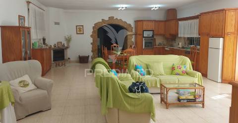 Quinta com moradia t4, piscina, terreno com 3 ha, santarém.