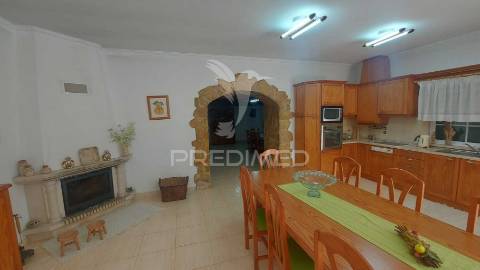 Quinta com moradia t4, piscina, terreno com 3 ha, santarém.