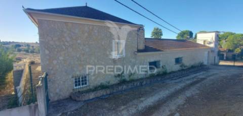 Quinta com moradia t4, piscina, terreno com 3 ha, santarém.