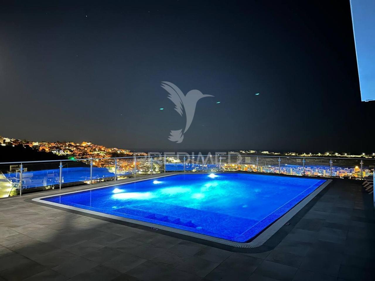 Apartamento t3 com vista ao mar em albufeira