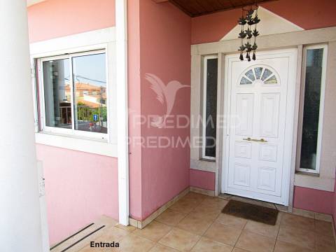 Moradia com 6 assoalhadas em local muito sossegado e perto das praias