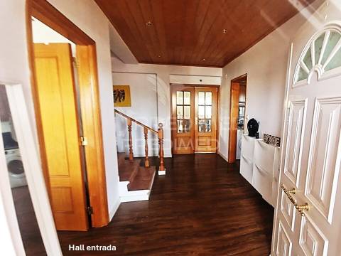 Moradia com 6 assoalhadas em local muito sossegado e perto das praias