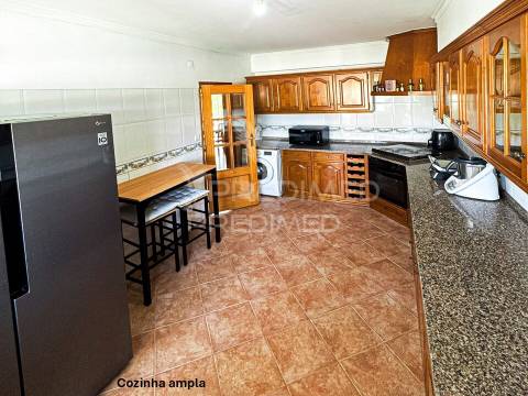 Moradia com 6 assoalhadas em local muito sossegado e perto das praias