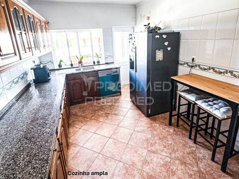 Moradia com 6 assoalhadas em local muito sossegado e perto das praias