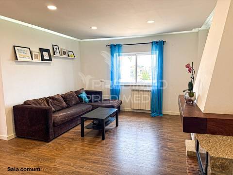 Moradia com 6 assoalhadas em local muito sossegado e perto das praias