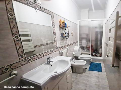 Moradia com 6 assoalhadas em local muito sossegado e perto das praias