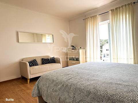 Moradia com 6 assoalhadas em local muito sossegado e perto das praias