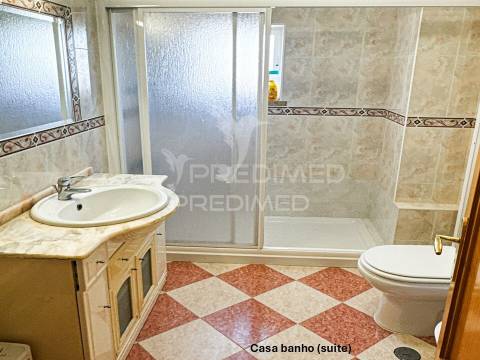 Moradia com 6 assoalhadas em local muito sossegado e perto das praias