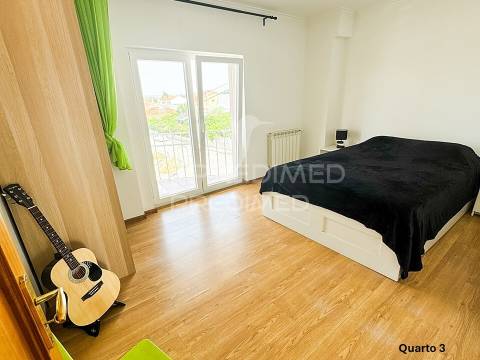 Moradia com 6 assoalhadas em local muito sossegado e perto das praias