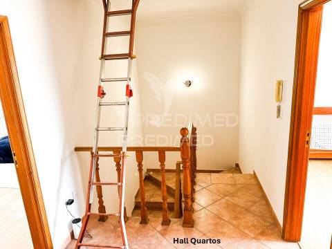 Moradia com 6 assoalhadas em local muito sossegado e perto das praias