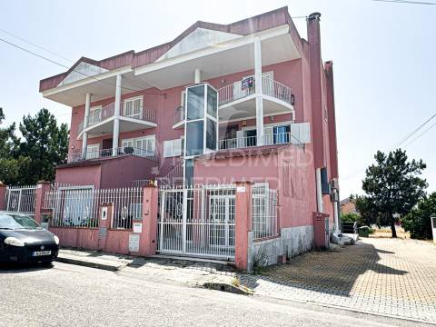 Moradia com 6 assoalhadas em local muito sossegado e perto das praias