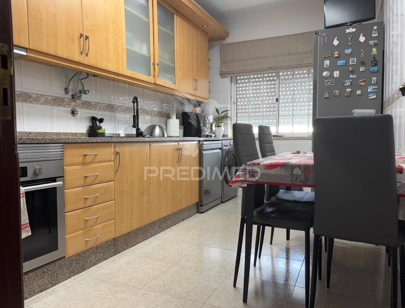Apartamento t2 com garagem fernão ferro