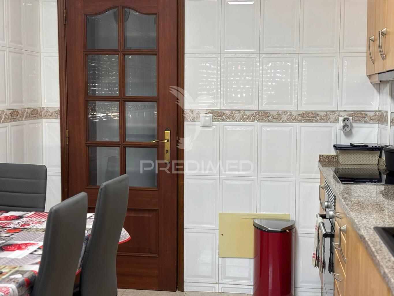 Apartamento t2 com garagem fernão ferro