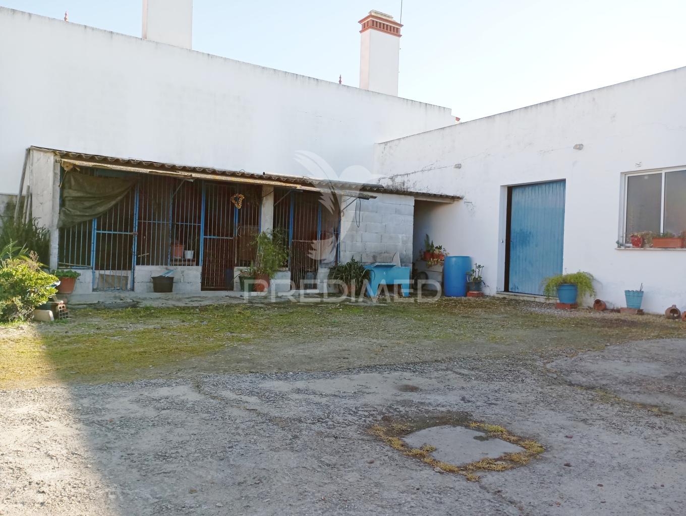 Lote urbano com garagem  de 121 m2  alpiarça