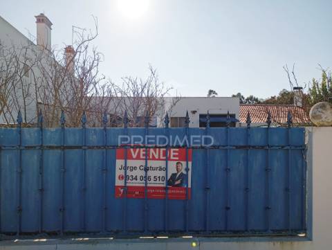 Terreno urbano com garagem  de 121 m2 em alpiarça