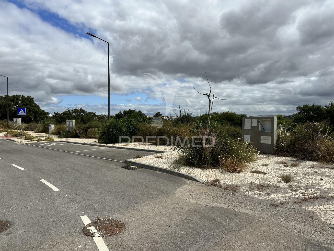 Lote para construir moradia e piscina a 2km da praia