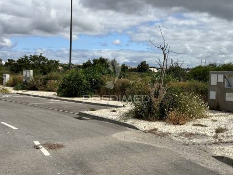 Lote para construir moradia e piscina a 2km da praia