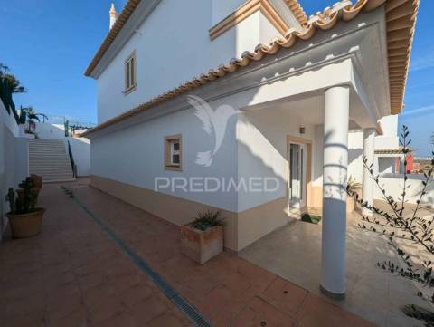 Fantástica moradia t3 com piscina em castro marim