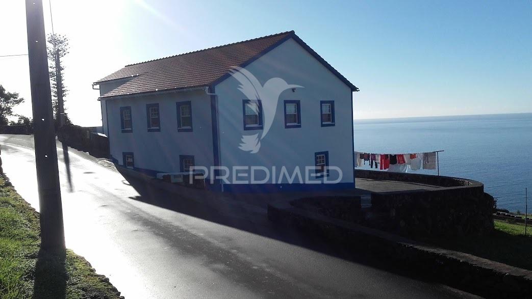 Moradia com vista deslumbrante para o mar e ilha do pico – calheta, ilha de são jorge