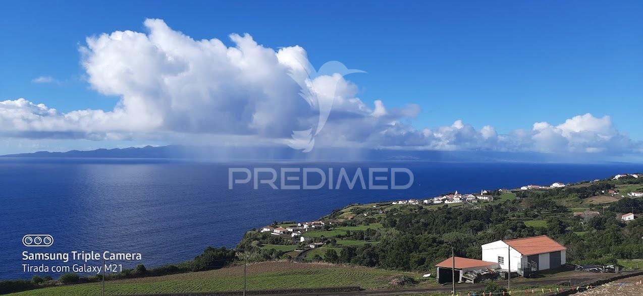 Moradia com vista deslumbrante para o mar e ilha do pico – calheta, ilha de são jorge