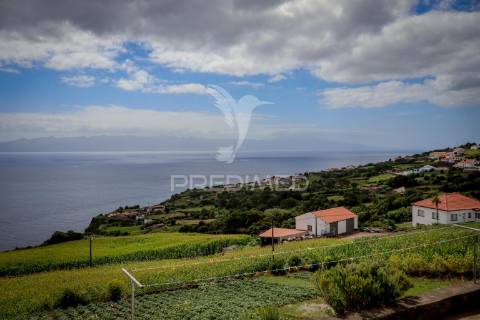Moradia com vista deslumbrante para o mar e ilha do pico – calheta, ilha de são jorge