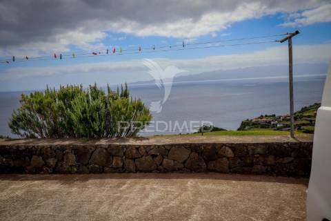 Moradia com vista deslumbrante para o mar e ilha do pico – calheta, ilha de são jorge