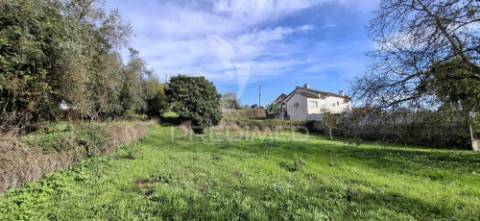 Terreno rústico de 2550 m2, dos quais 1100 m2 para construção