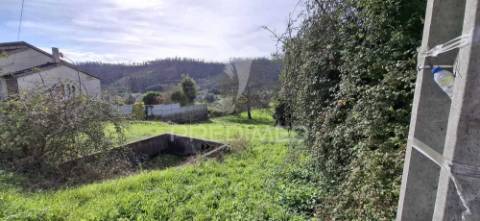 Terreno rústico de 2550 m2, dos quais 1100 m2 para construção