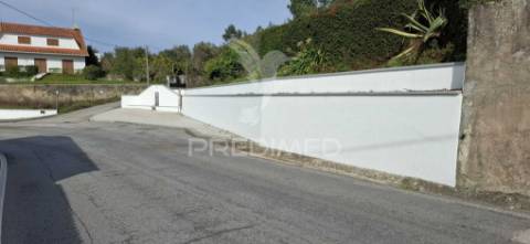 Terreno rústico de 2550 m2, dos quais 1100 m2 para construção