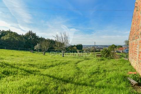 Terreno rústico de 6291m2 e 125m2 de área urbana, portela
