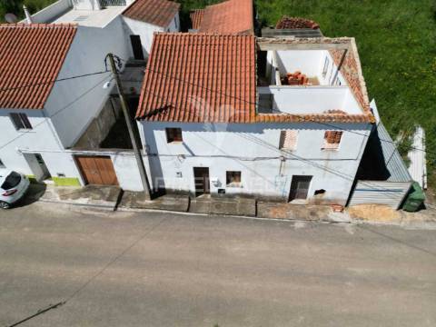 Moradia na aldeia - são marcos da serra