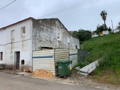 Moradia na aldeia - são marcos da serra