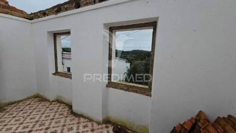 Moradia na aldeia - são marcos da serra