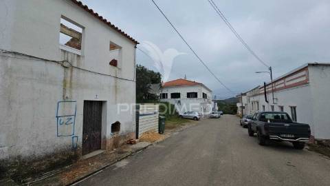 Moradia na aldeia - são marcos da serra