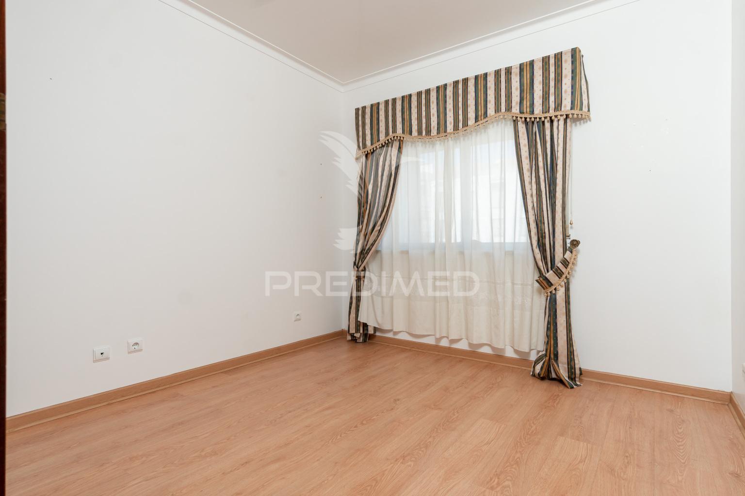 Apartamento t3 para arrendamento a 1 150 €