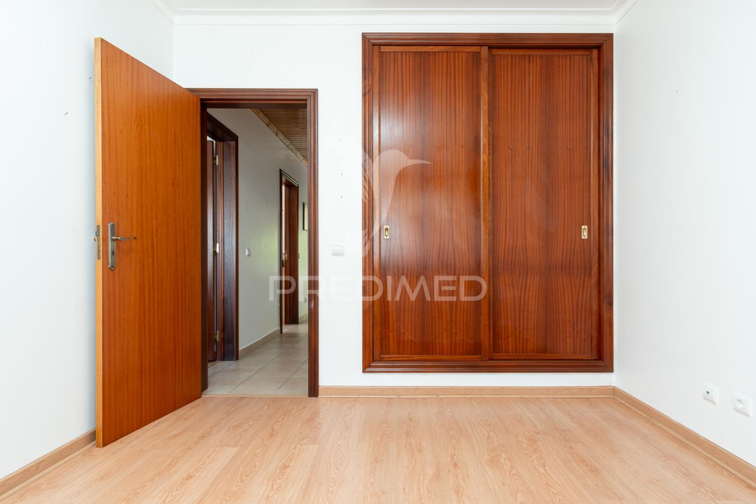 Apartamento t3 para arrendamento a 1 150 €