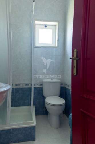 Vivenda de dois pisos transformada em alojamento local