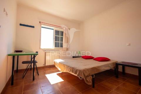 Vivenda de dois pisos transformada em alojamento local