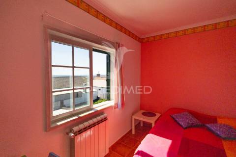 Vivenda de dois pisos transformada em alojamento local