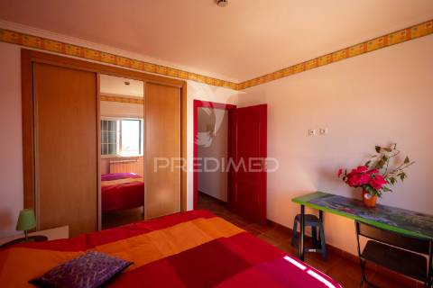 Vivenda de dois pisos transformada em alojamento local