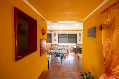 Vivenda de dois pisos transformada em alojamento local