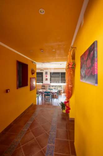 Vivenda de dois pisos transformada em alojamento local