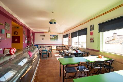 Vivenda de dois pisos transformada em alojamento local