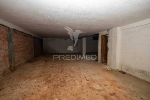 Vivenda de dois pisos transformada em alojamento local