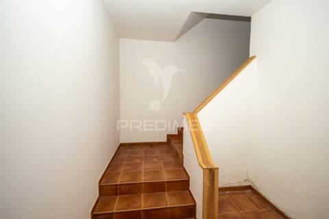 Vivenda de dois pisos transformada em alojamento local