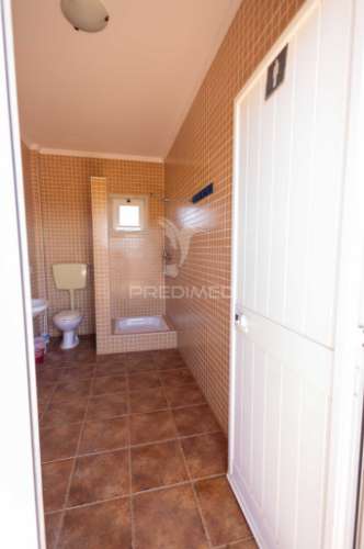 Vivenda de dois pisos transformada em alojamento local