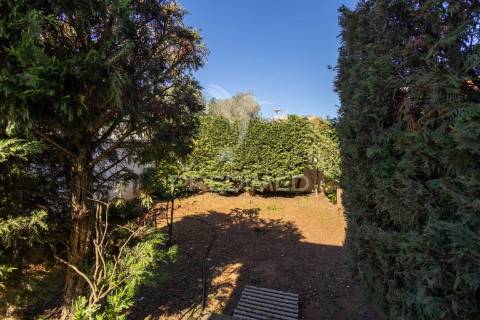 Vivenda de dois pisos transformada em alojamento local